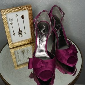 ••Nina Fuchsia Heels••